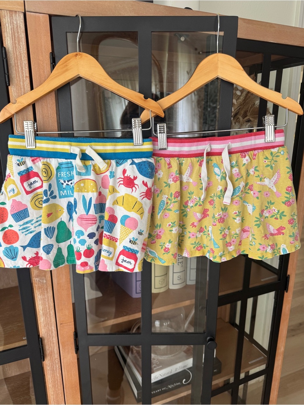 Mini Boden bundle skort skirt birds floral colorful rainbow market foods shorts